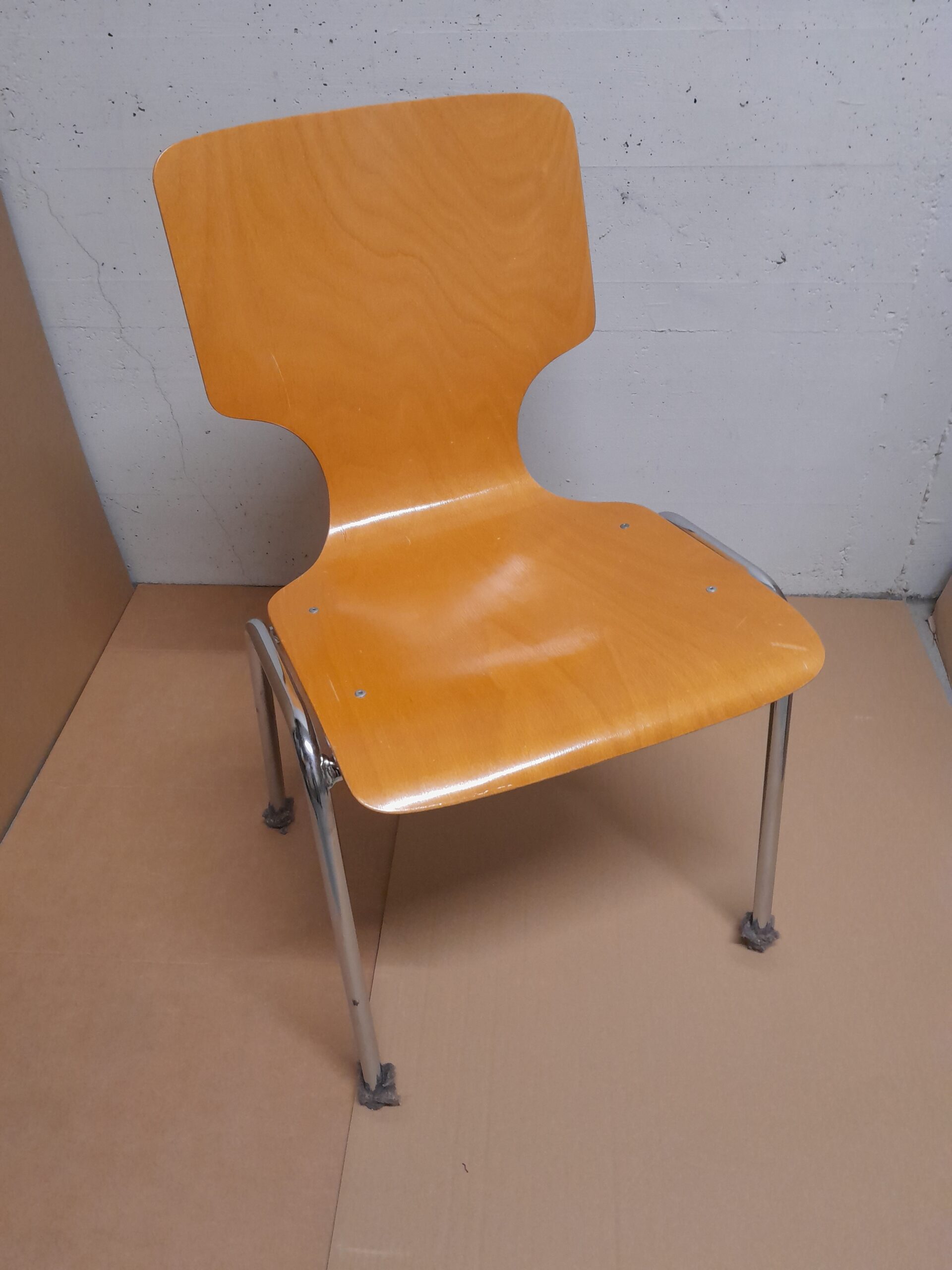 Holzschalenstuhl mit verchromtem 4-Fußgestell, 2 Stück