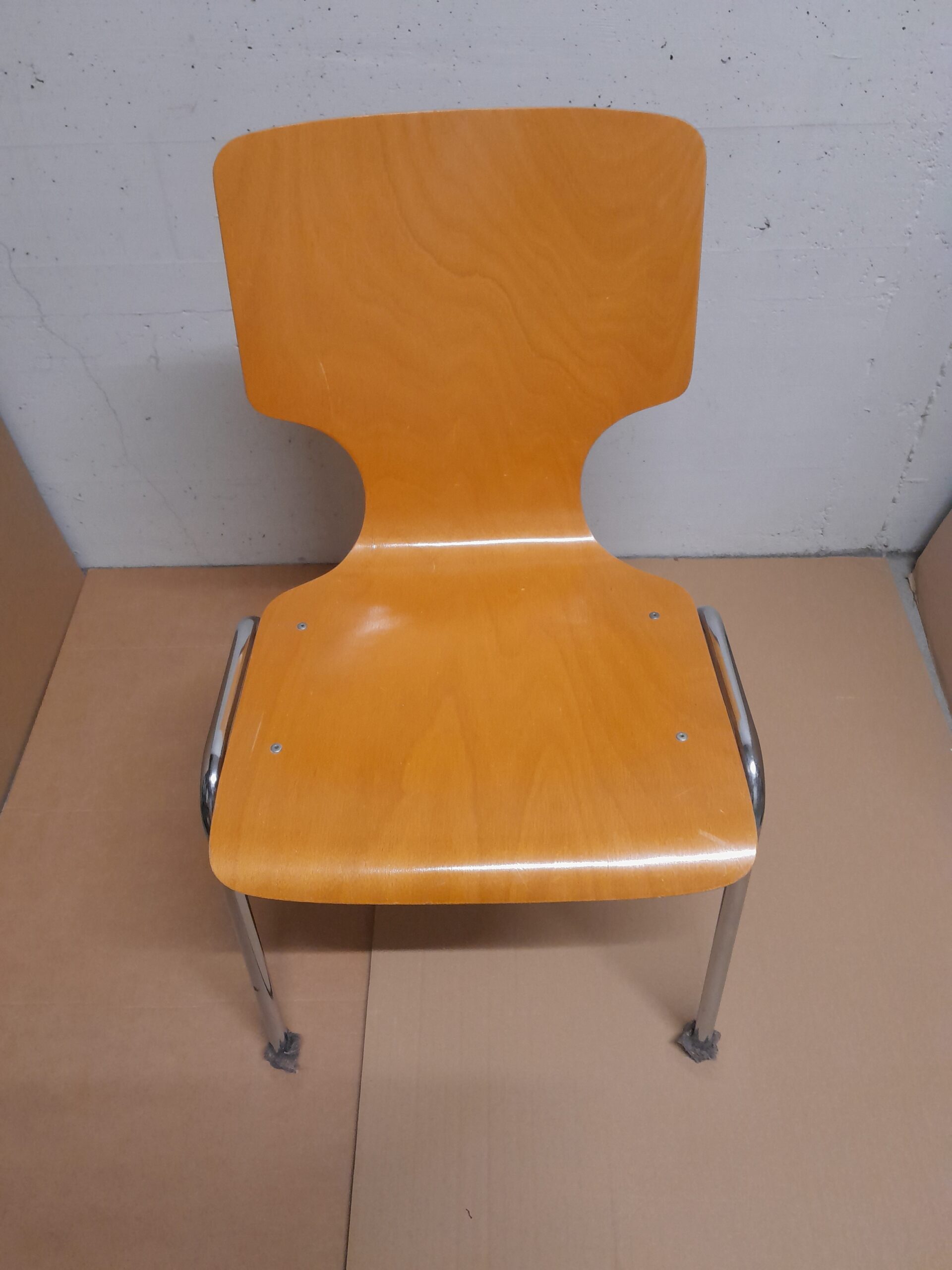 Holzschalenstuhl mit verchromtem 4-Fußgestell, 2 Stück