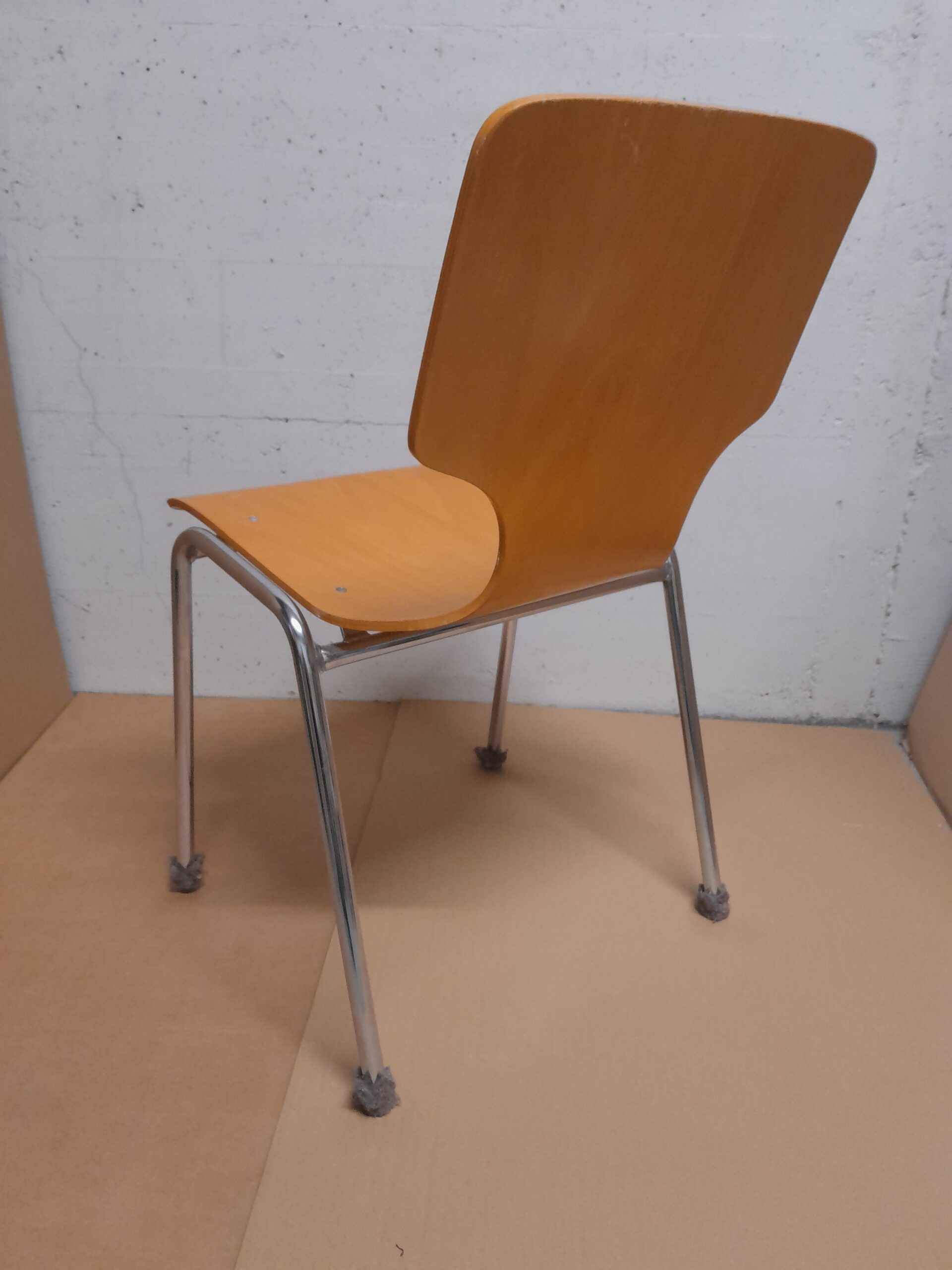 Holzschalenstuhl mit verchromtem 4-Fußgestell, 2 Stück