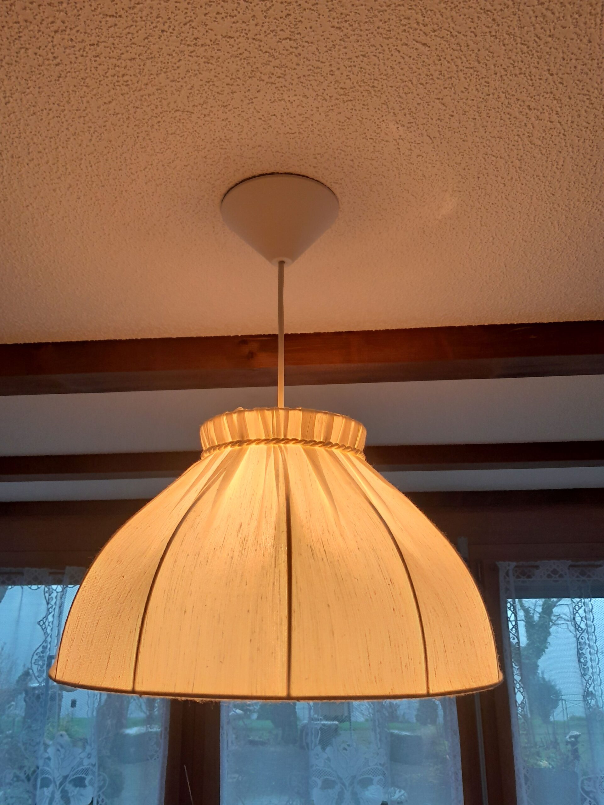 Schöne Deckenlampe abzugeben