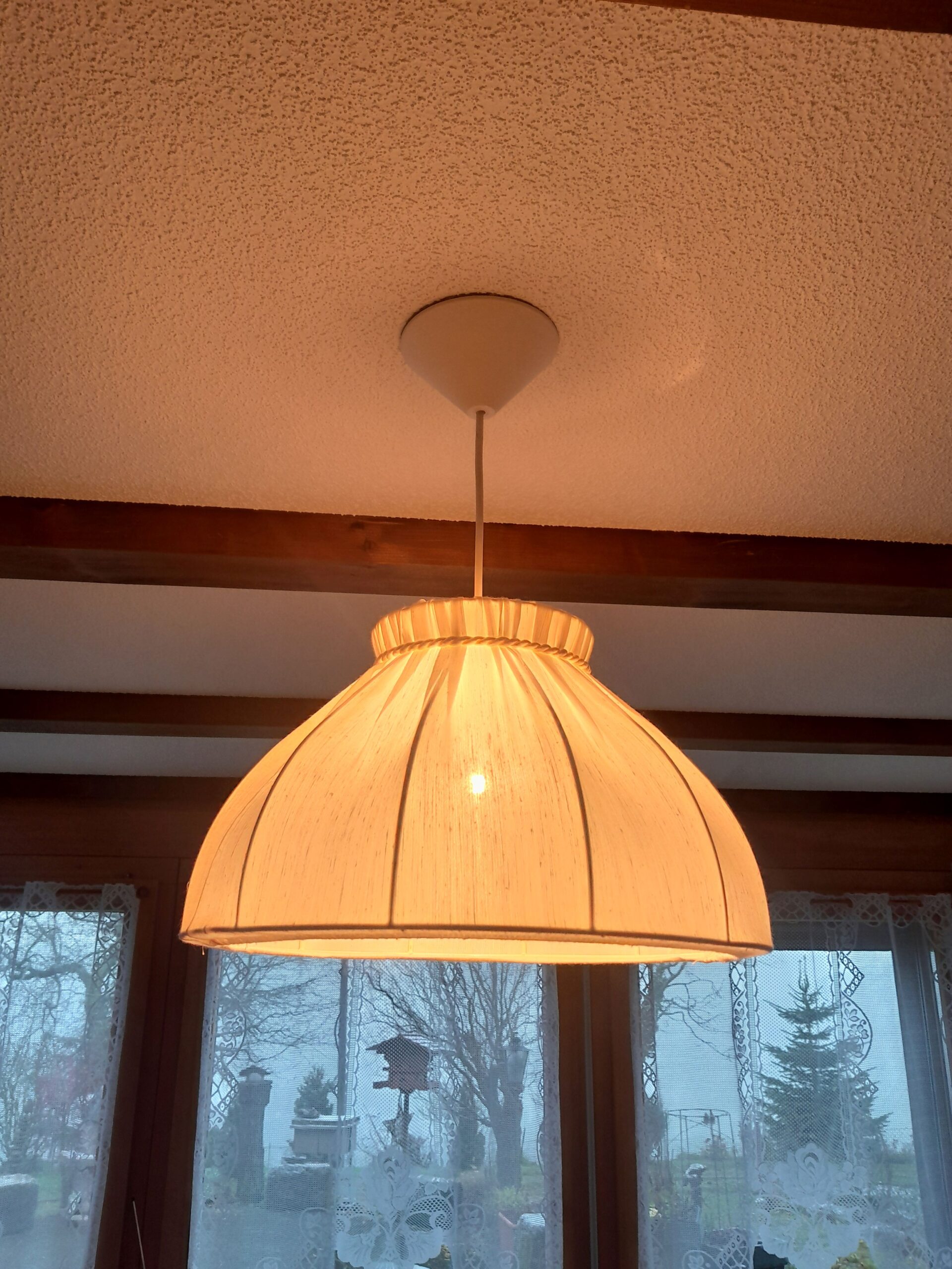 Schöne Deckenlampe abzugeben