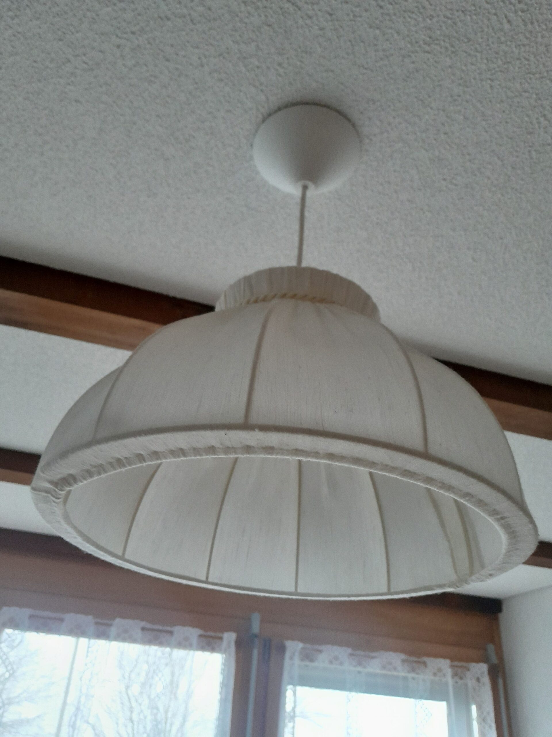 Schöne Deckenlampe abzugeben