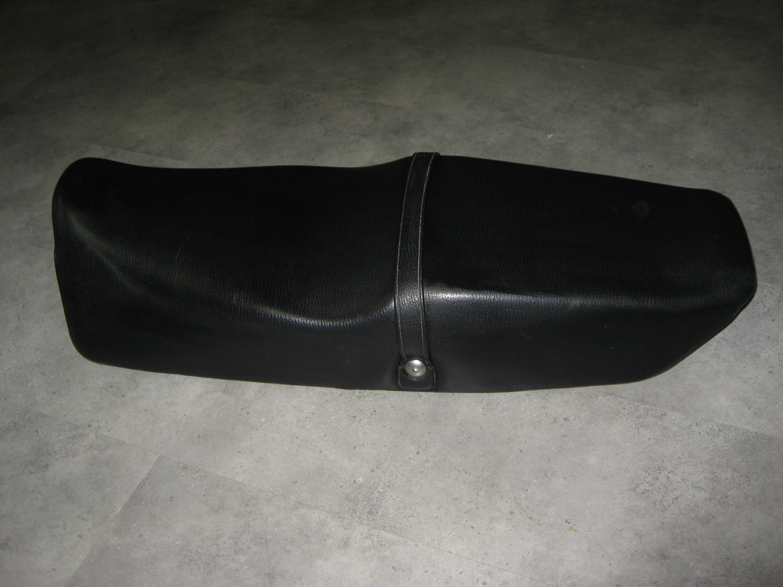 Suzuki RG 125 (NF12A) Zentralständer und Sattel