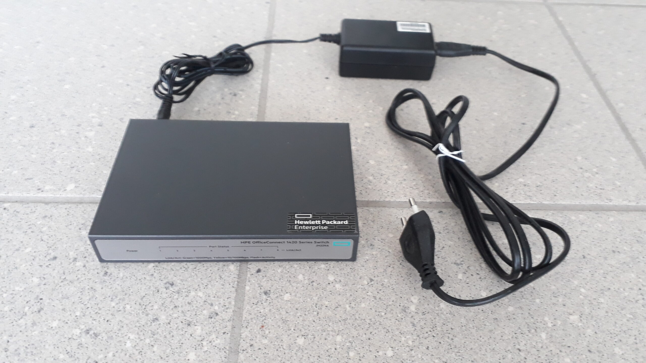 HPE 1420 8G Switch 8-Port Gigabit Ethernet Enterprise Switch