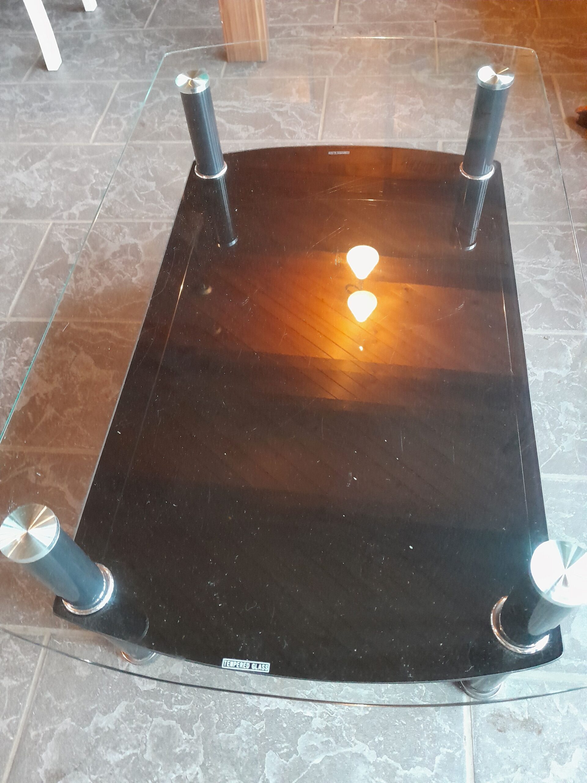 Glastisch zu verkaufen