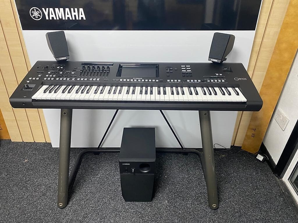 Yamaha Genos 76 Tasten Keyboard + GNS-MS01
