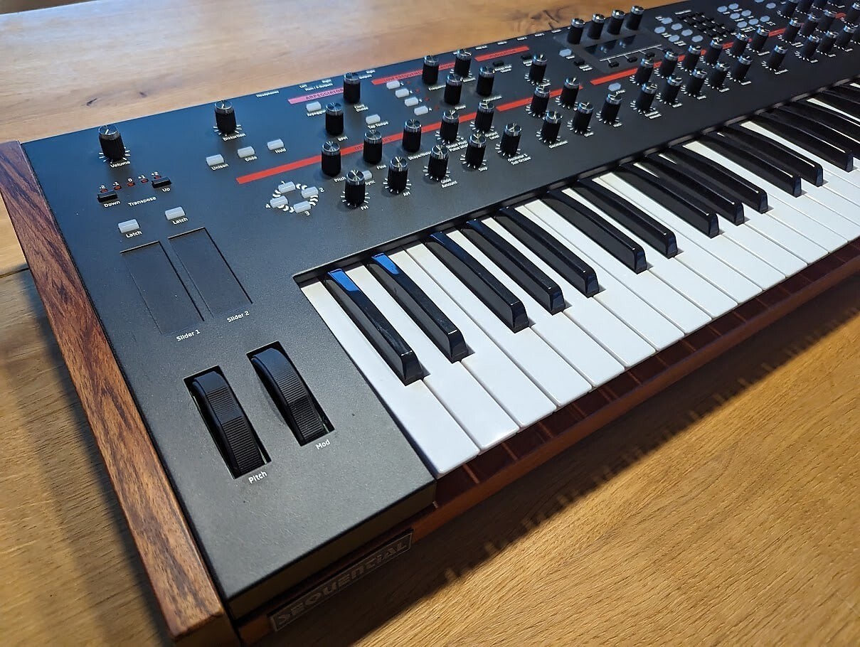 Dave Smith Instruments Prophet 12 Synthesizer