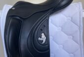Dressursattel 17 Zoll schwarz Fairfax Weltklasse