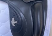 Dressursattel 17 Zoll schwarz Fairfax Weltklasse