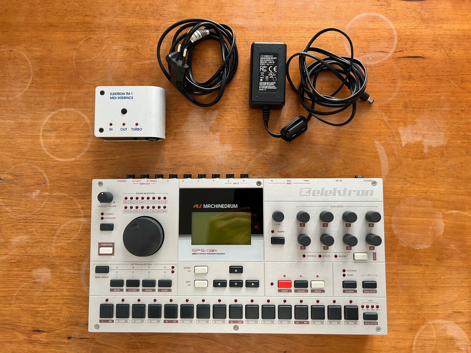 Elektron Machinedrum SPS-1UW+ MKII + TM1 Midi-Schnittstelle
