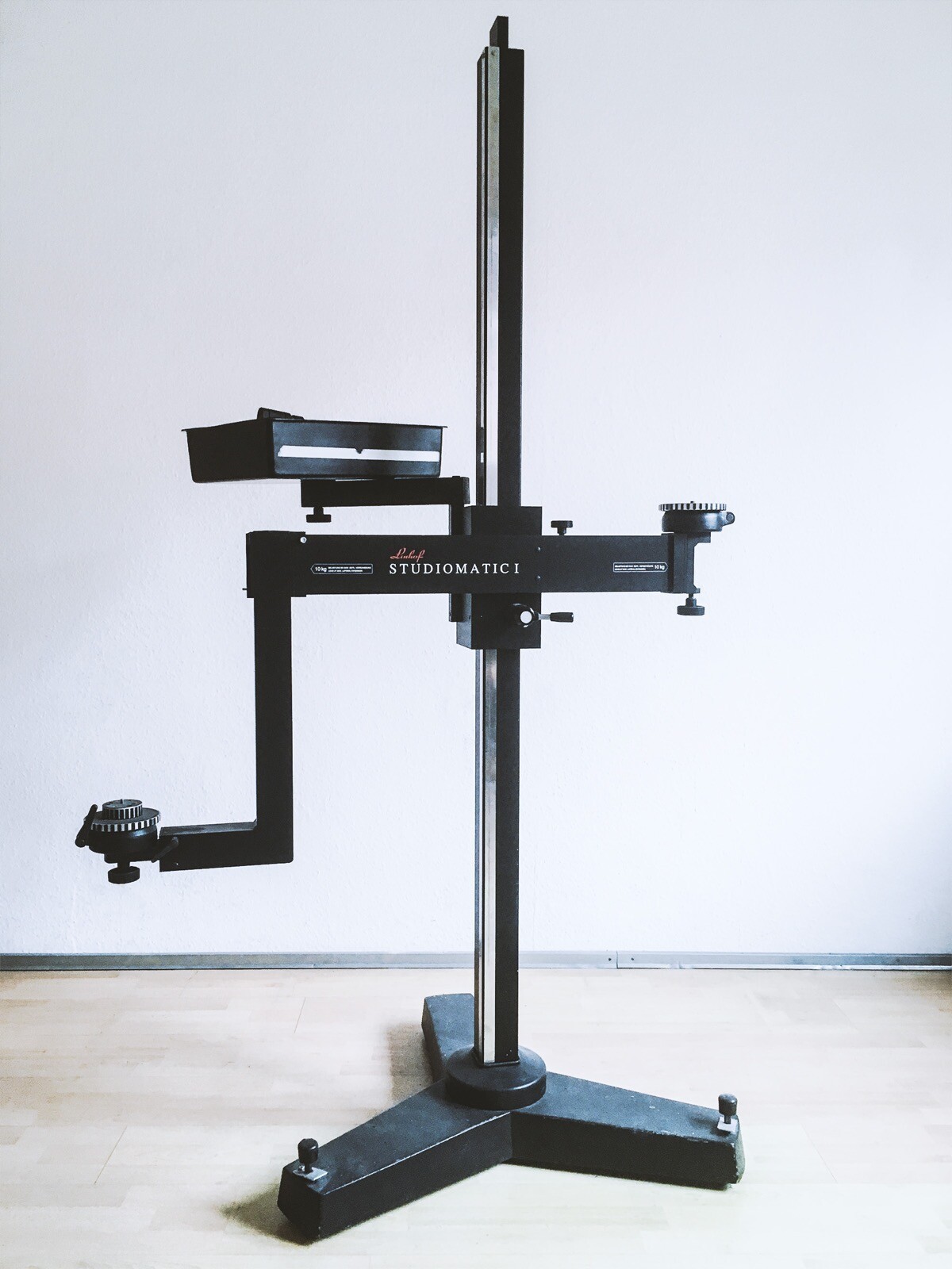Linhof Studiomatic 1 Studiostativ mit Schwenkarm / Ablage