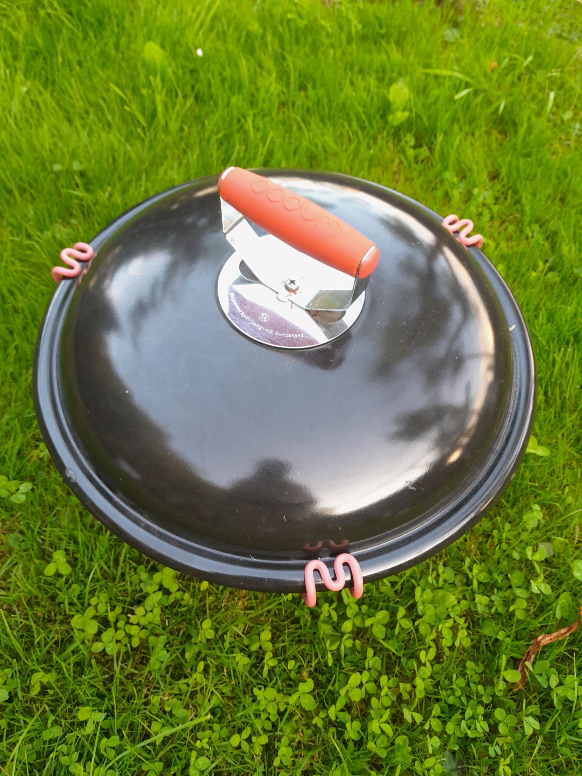 Portabler Bodum Holzkohlegrill