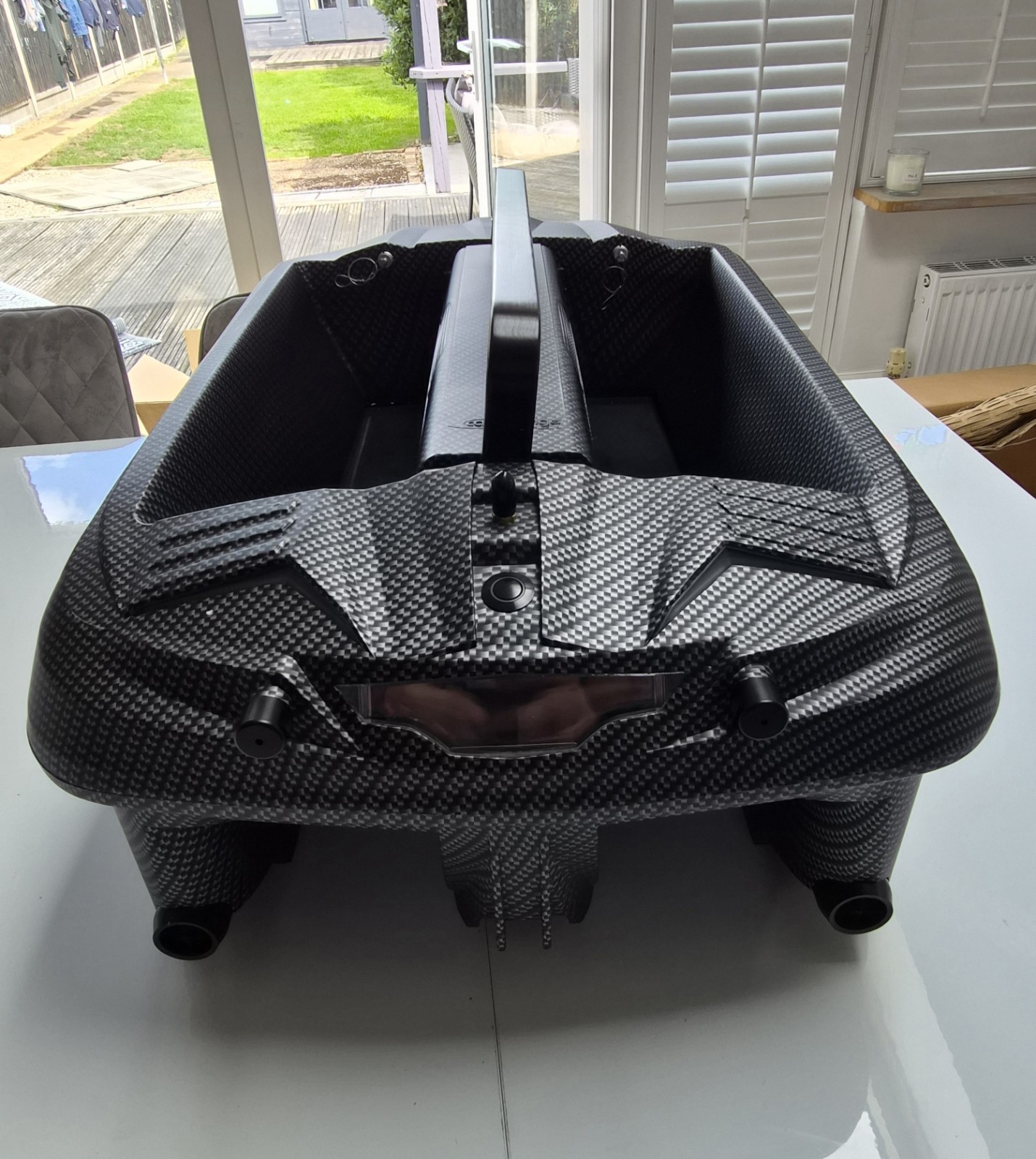 Carplounge RT7 V4 Pro Carbon Bait Boat mit Raymarine