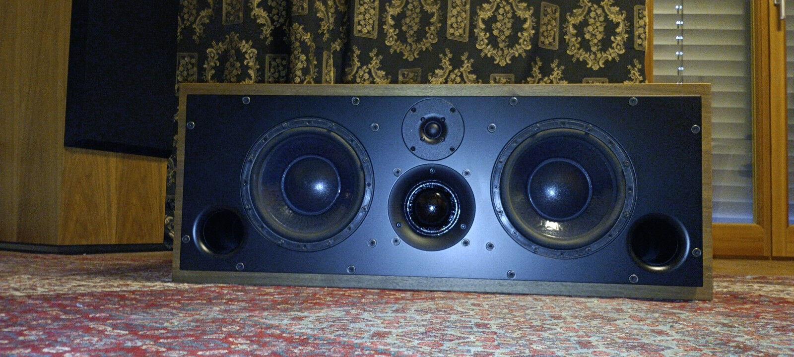 ATC C6 Centerspeaker Nussbaum Aktiv 3 Wege Lautsprecher