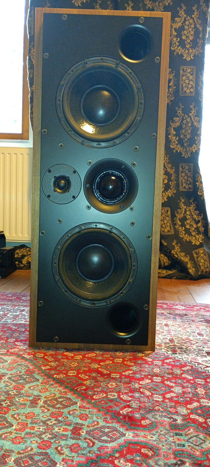 ATC C6 Centerspeaker Nussbaum Aktiv 3 Wege Lautsprecher