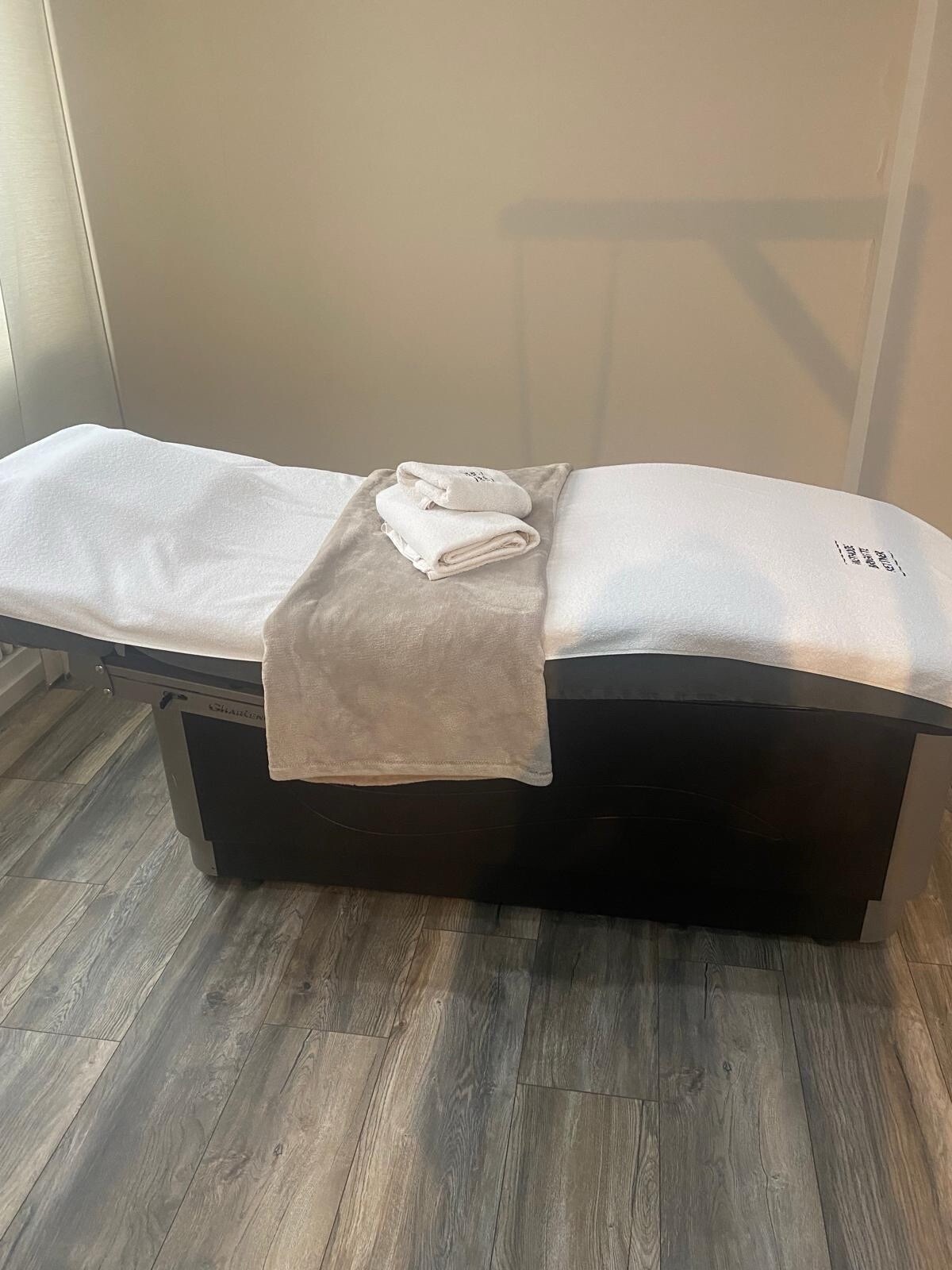 Gharieni Kosmetikliege