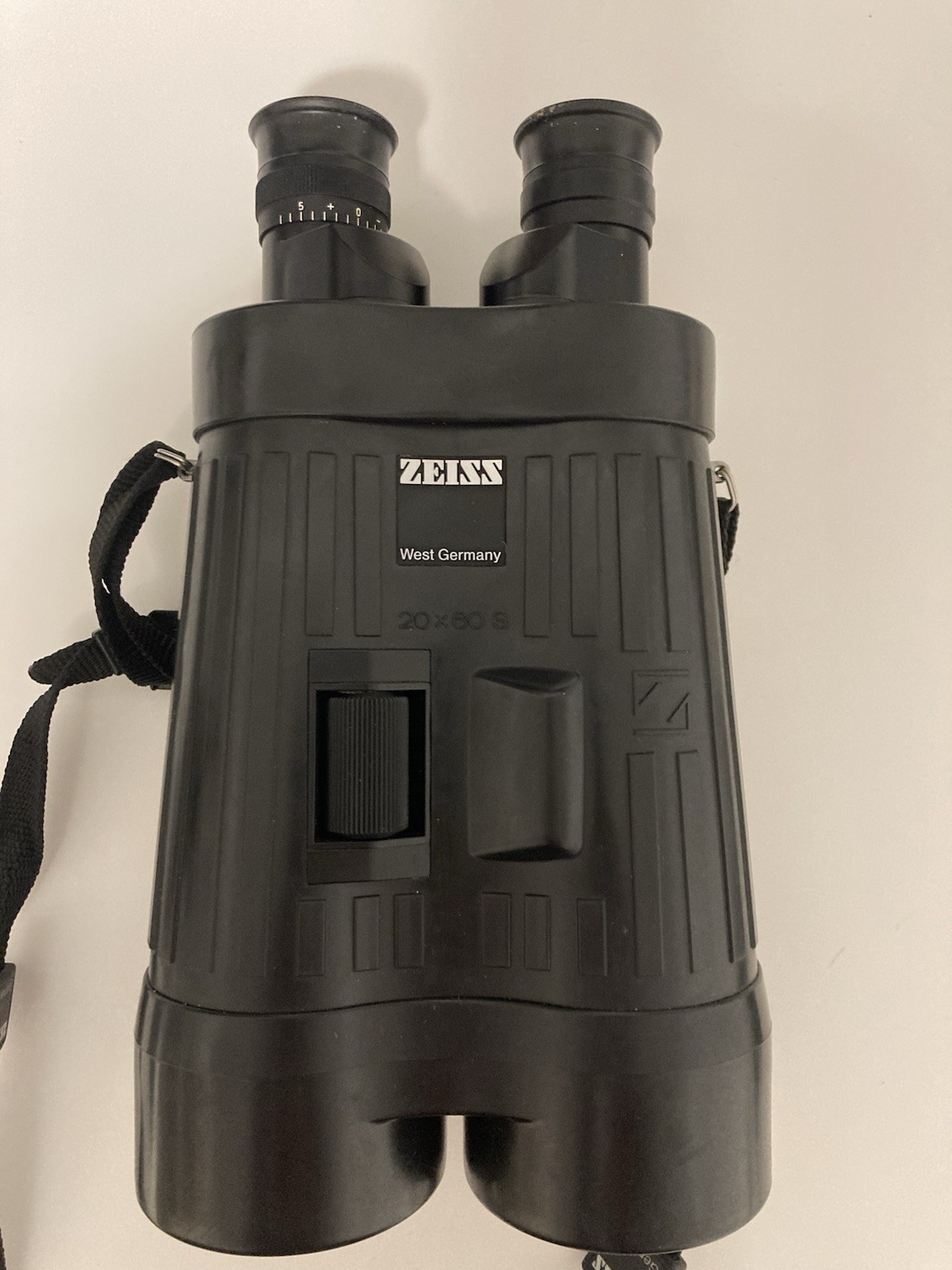 Zeiss 20×60 S Fernglas – Bildstabilisiert